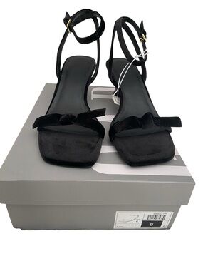 NIB GAP VELVET OPEN TOE KITTEN HEEL SIZE 6